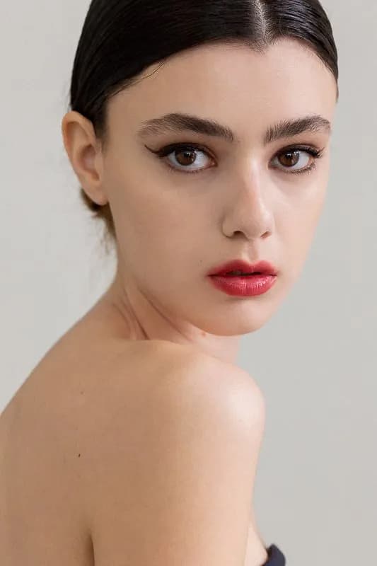 daniela cioara makeup 24